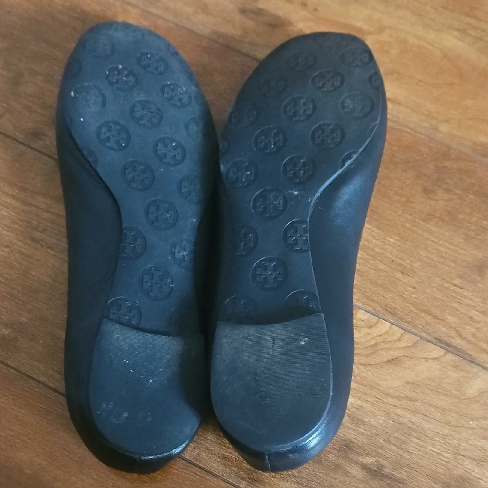 Tory Burch Black Flats with Gold Emblem Sz 10M